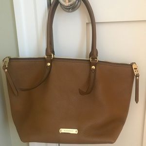 Classic Burberry “Salisbury” tan leather tote bag